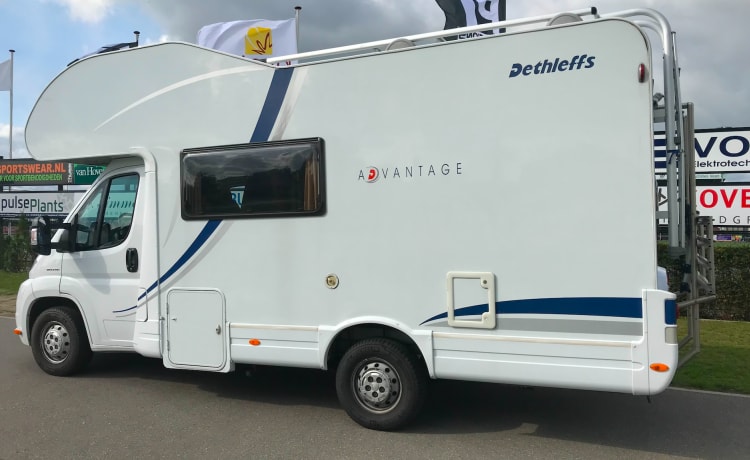 Complete luxury Family camper with bunk bed! (6 people)