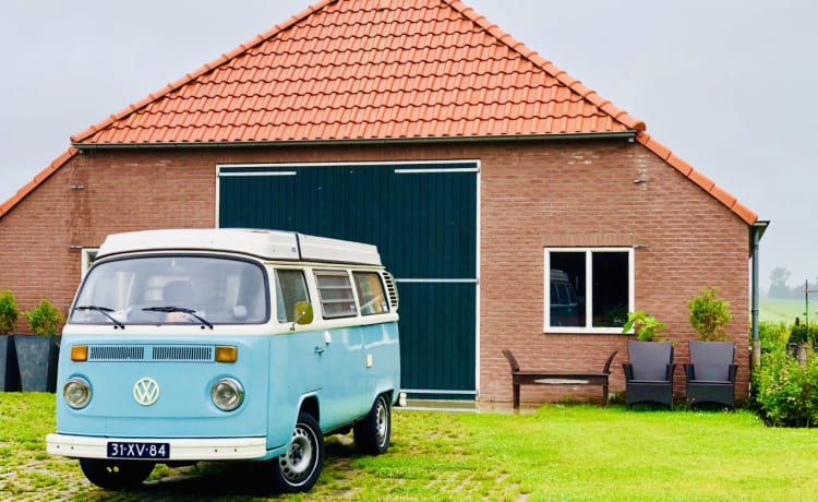 Brum – Volkswagen T2 baby blue with 6 cylinder