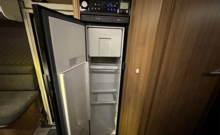 Luxury comfortable 5p Adria, family camper with length beds