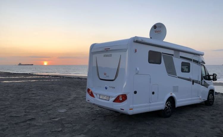 Icarus II – Knaus luxe camper voor 2 personen