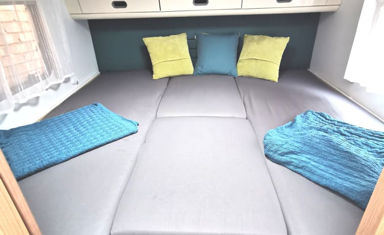 Moderno camper Sunliving ideale per famiglie o gruppi di 4+