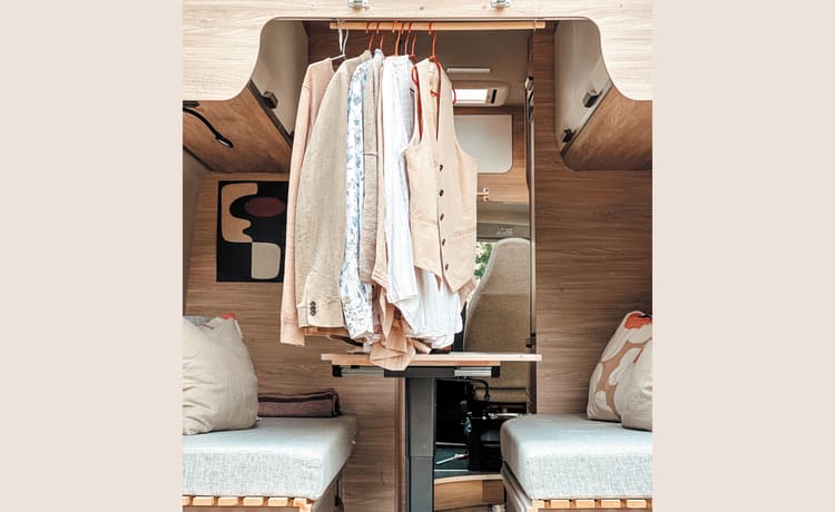 CLAY & GRACE - home away from home – 2-person Knaus bus camper from 2019 - with special design