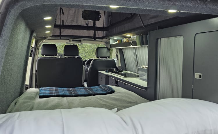 Vanhalla – VW T5 Campervan Nieuw omgebouwd in 2024 LWB 4-persoons