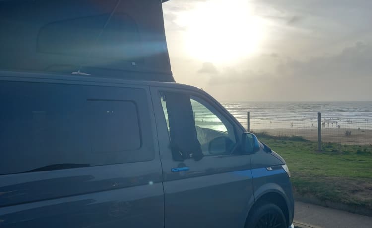 Blue – NEU VW Campervan 2022 mit 4 Schlafplätzen