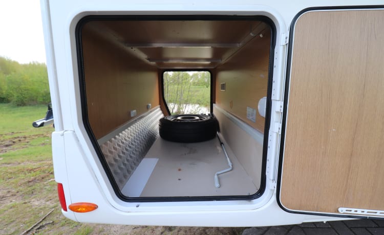 3-pers. Rimor camper | Queensbed | Airco | Luifel | Fietsendrager | 