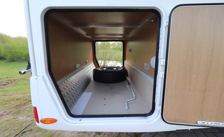 4 Personen Rimor Wohnmobil | Queensize-Bett | Klimaanlage | Markise | Fahrradträger | 