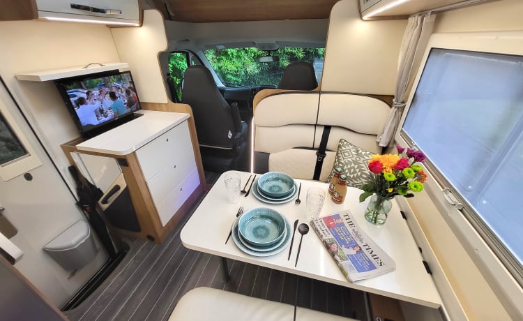 Dominic – 5 Berth Family Motorhome 