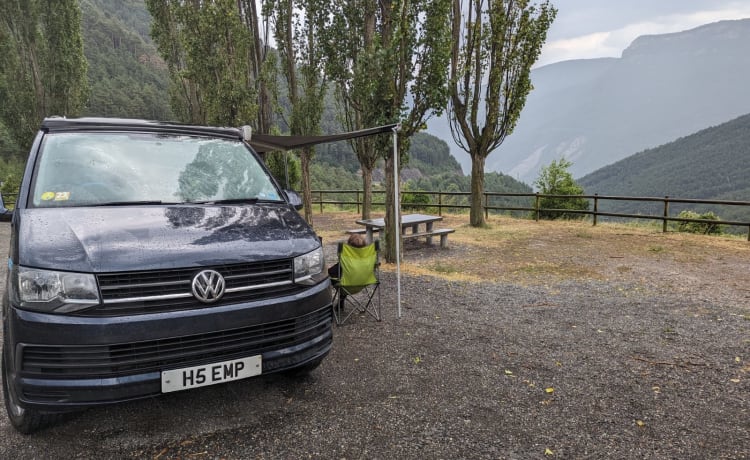 VW Camper mit 4 Schlafplätzen