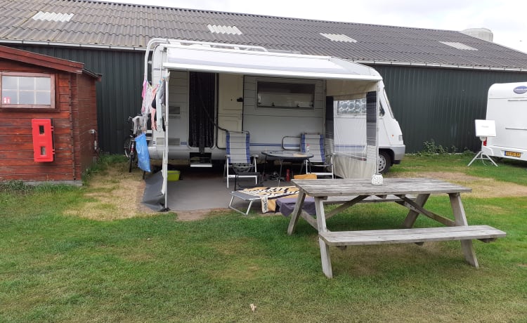 Hymer B584; la liberté, le luxe, l'aventure et un chien sont autorisés !!