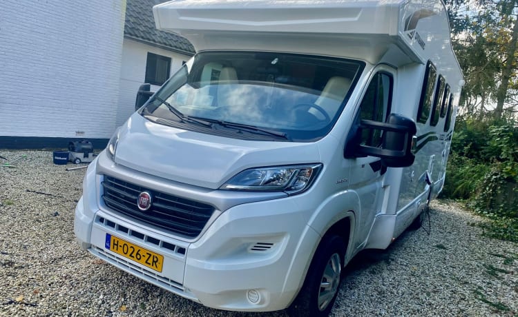 Camping-car de luxe avec climatisation et coin nuit séparé