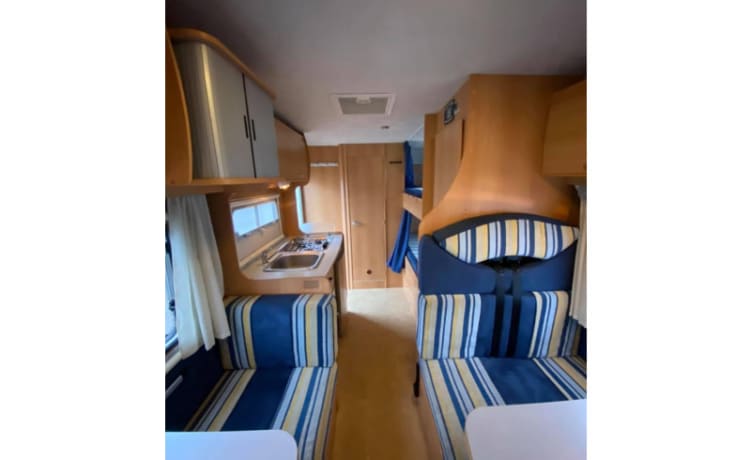 Op stap met de Baron! – Ampio camper familiare per 6 persone