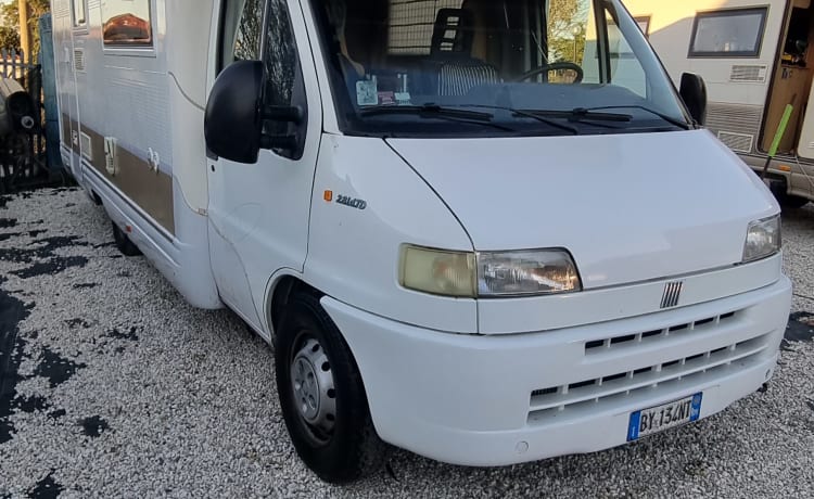 falcon – Fiat Camper Moncajo Attic - 7 Seats