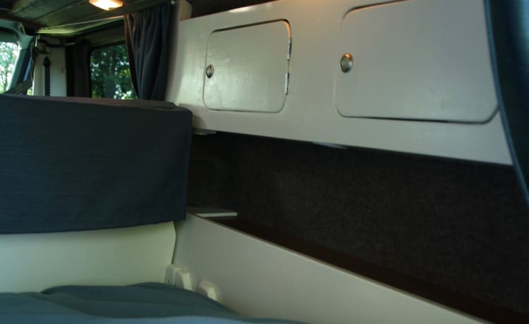 InneGer – Camper (bus) per 2 persone compatto, pratico e accogliente (extra lungo).