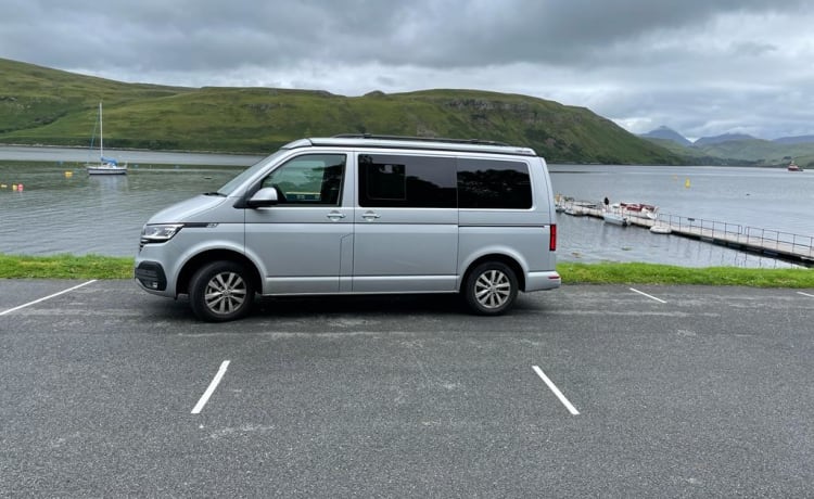 Iona – Winter Ready Luxury 2022 4-persoons Volkswagen Transporter 6.1 campervan