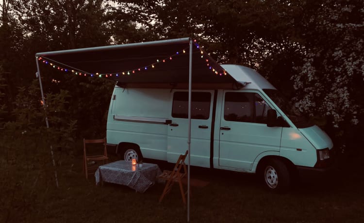 Tonny – Touring avec un bus rétro cool!