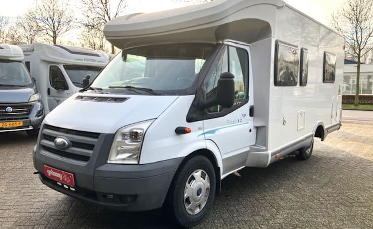 2p Chausson semi-integrated uit 2009