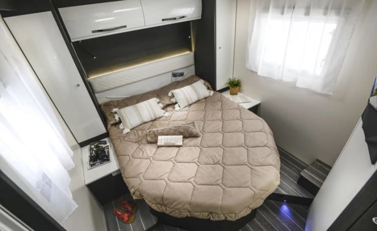 Modern 4 berth luxury 'home from home' motorhome