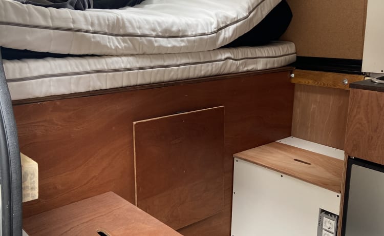 Brum – 2p Renault master DIY camper from 2012