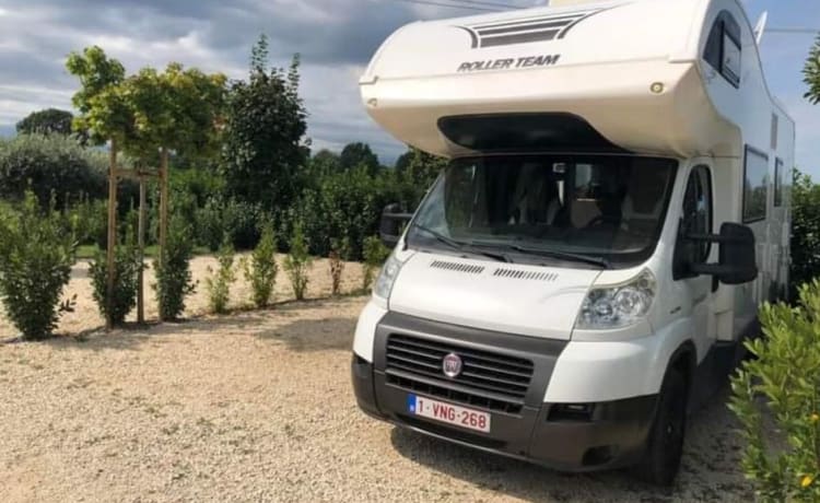 Fiat Alcove 6p - spacious, modern furnished family-friendly Fiat Ducato