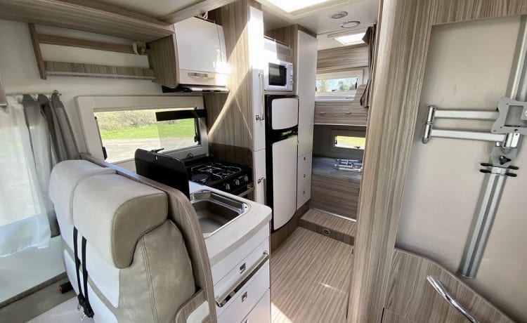 Benny – 4 berth Benimar Tessoro 413 Automatic - 2020