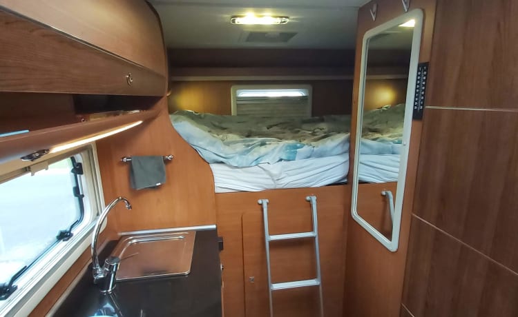 Very neat 6m camper for 3 people. Compact yet spacious!