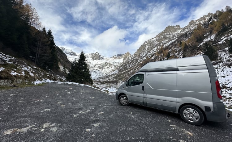 Schönes kompaktes Wohnmobil aus dem Jahr 2010