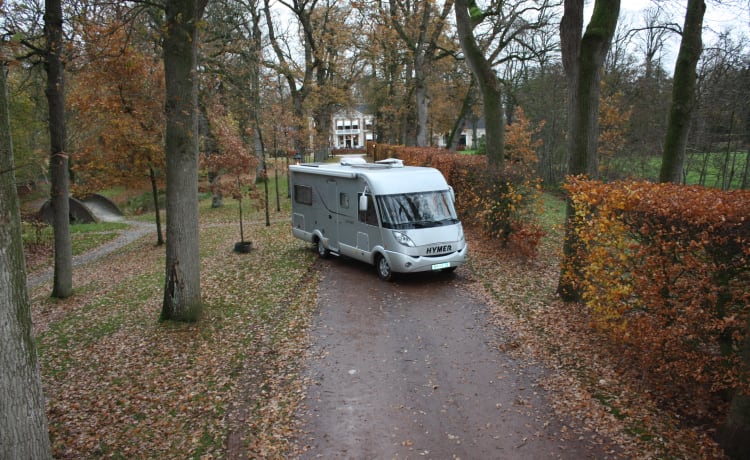 Prachtige  zeer luxe Hymer B654 CL met 160 PK voor het hele gezin .