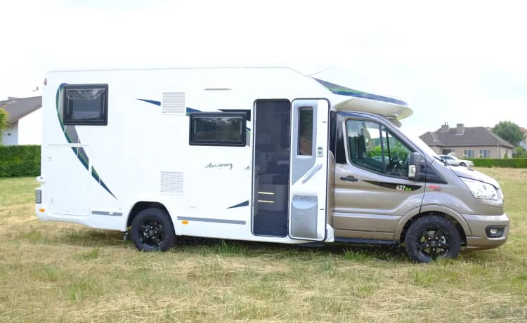 2020 Automatic with large bicycle shed