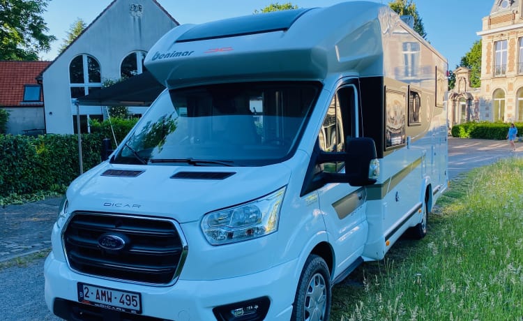 Spacious camper from 2021, ideal for a family or couple
