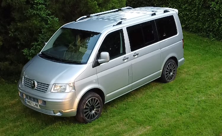 Polly – 2 berth Volkswagen Transporter campervan from 2007