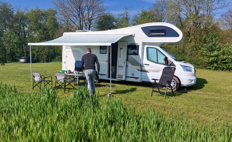 Bramper – Abenteuerreisen: Mieten Sie unseren 4-Personen-Camper!