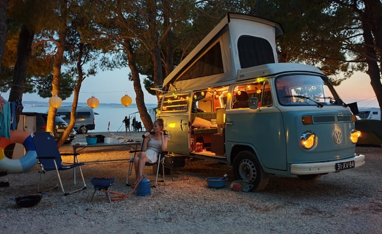 Brum – Volkswagen T2 baby blue with 6 cylinder