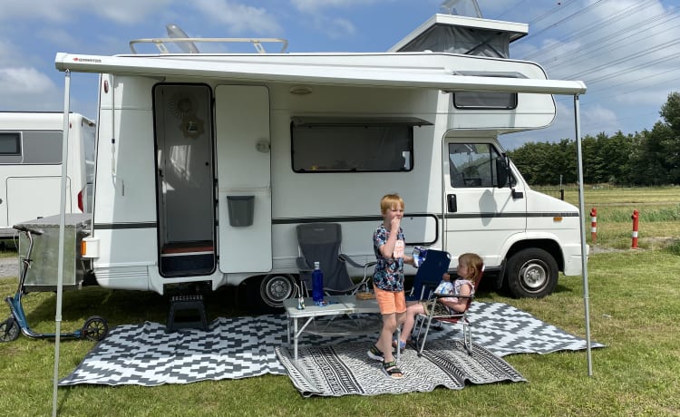 Wilma – Splendidamente sfruttato Fiat Burstner Alcove Camper, 5 pers.