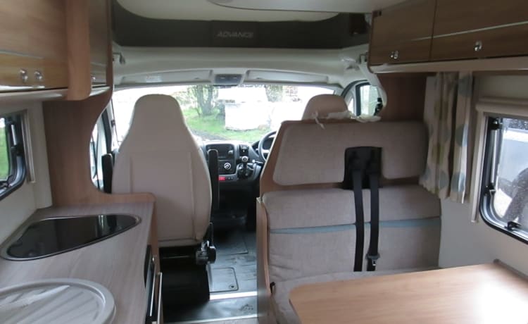 Pistol – Bailey Approach Advance 665 2.2 130 BHP 6 BERTH End lounge Air con euro 6 