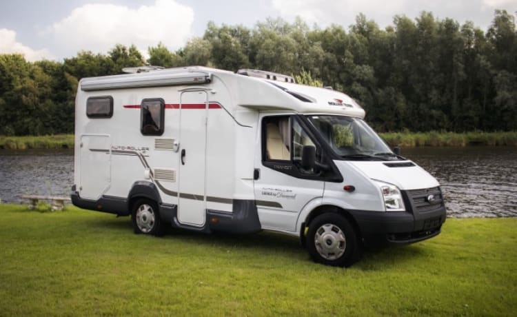 Beau camping-car élégant pour 2+2 personnes