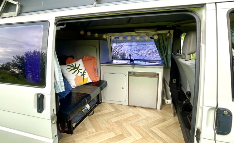 Sinne – Volkswagen T4 mit Aufstelldach und inklusive SUP-Boards