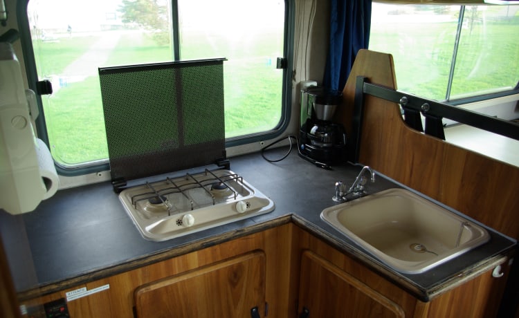 Spacious Peugeot alcove camper