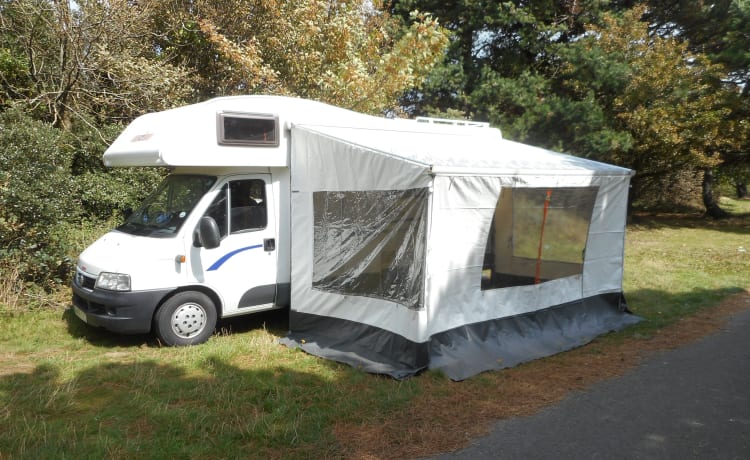 LOCATION DE CAMPING-CAR EASY 3, ARRIVEZ-VOUS ET PARTEZ