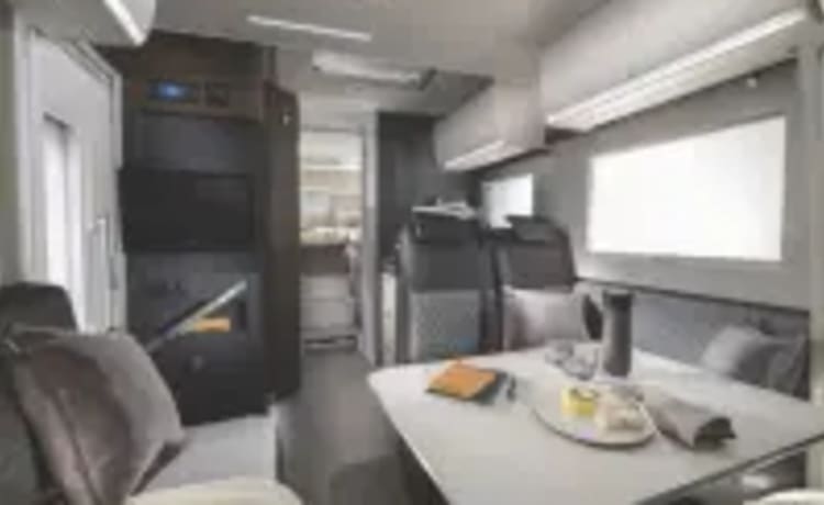 5 berth Adria Supreme SC 