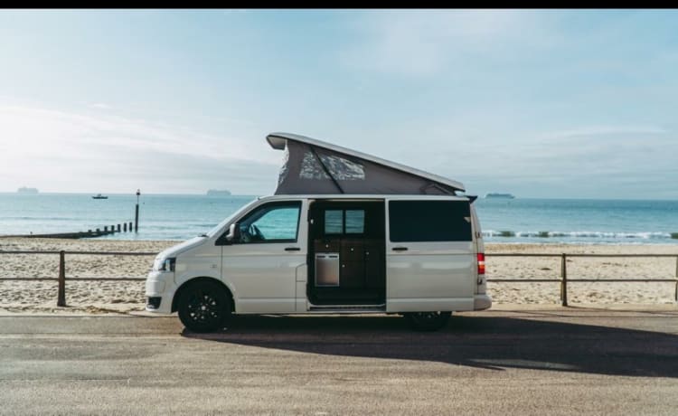 Barbarella – 4 Places Cosy VW T5 Campervan