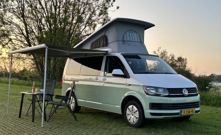 4p Volkswagen Wohnmobil aus dem Jahr 2017