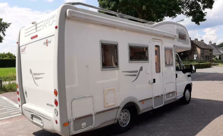 Camper 5 – Camper 5 - Fiat Ducato - Le camping-car familial idéal avec 2 lits superposés.