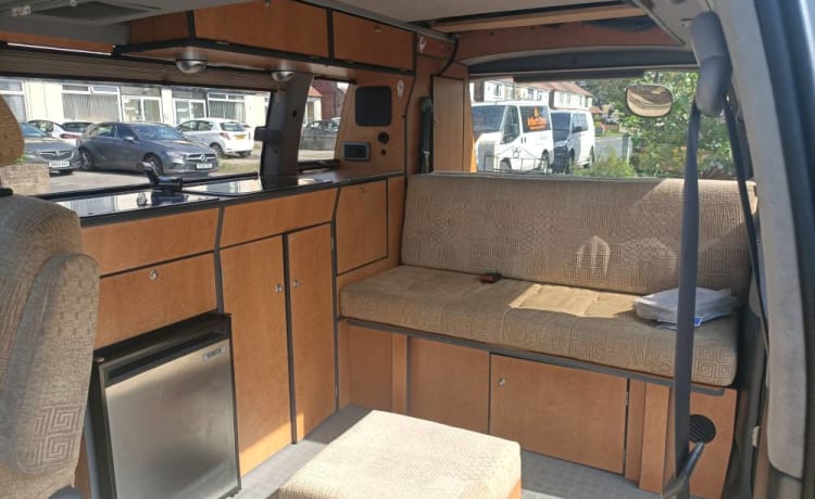 Dallas – 5 berth Toyota campervan from 1995