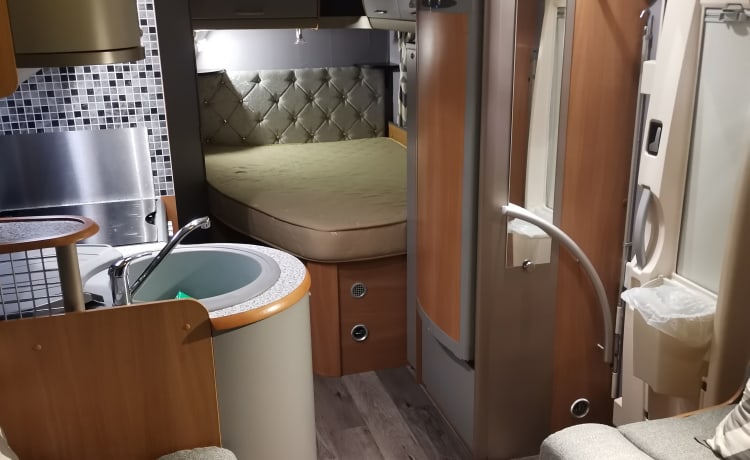 Bella – Luxe 4 geboortes swift camper