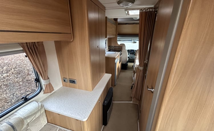 Jeffy – 6 posti letto Swift 686, Fiat Ducato - INCLUDE ASSICURAZIONE