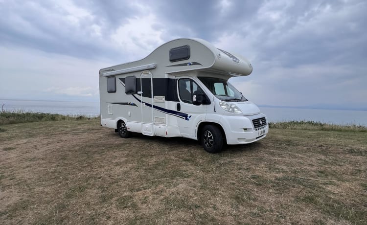 Freddy the fiat  – Ideale camper voor gezinnen met 6 kinderen, geschikt voor off-grid gebruik 