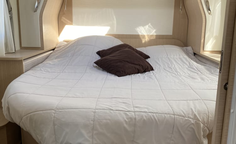 MC Louis Souvereign 479 mit Queensize-Bett