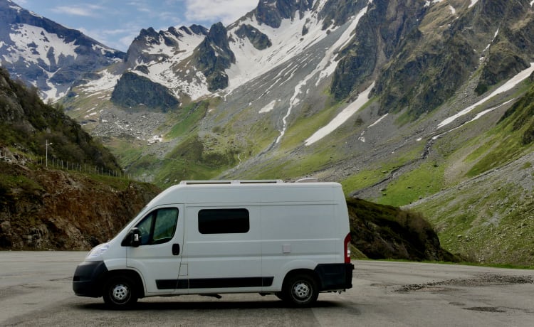 Peus – Camping-car hors réseau avec nouvel intérieur 2023