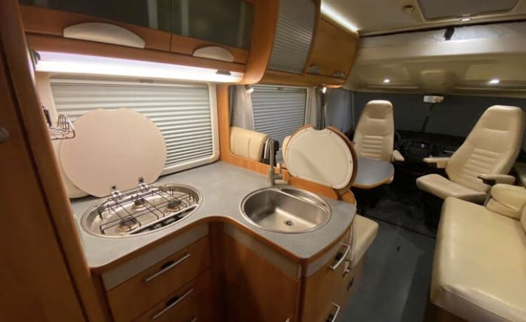 Hymer B654 – Hymer integrated 4p luxury model