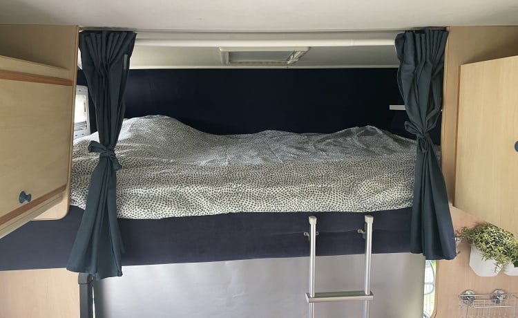 Brembus – Fijne, grote en complete familie (6 persoons) alkoof camper